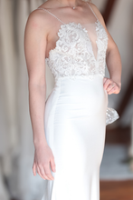 Load image into Gallery viewer, Luella - Mermaid with V-Neck Wedding Dress